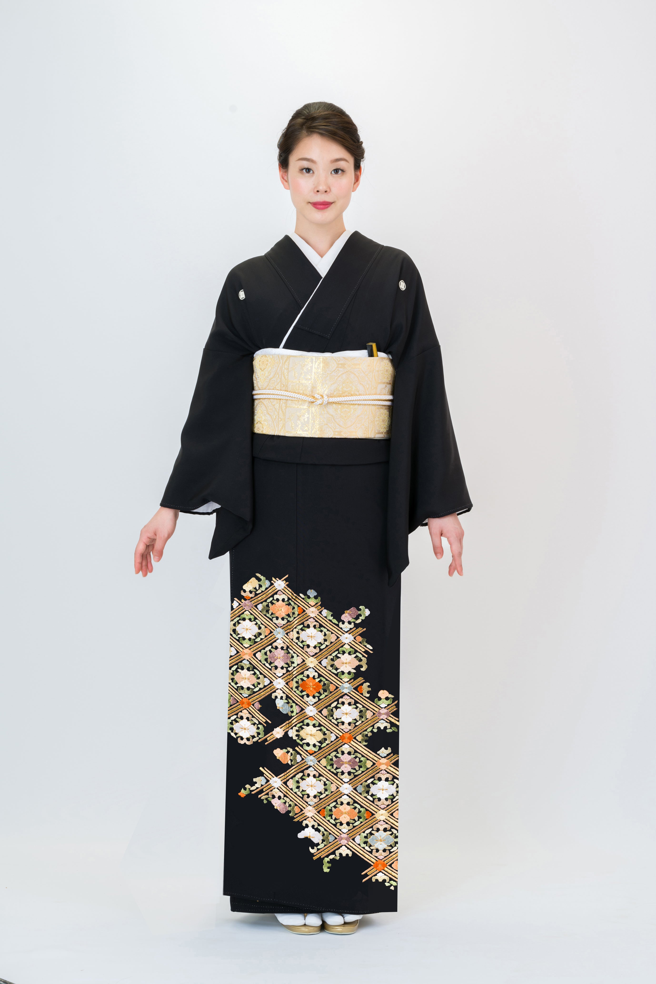 3588  手刺繍雲菱色花